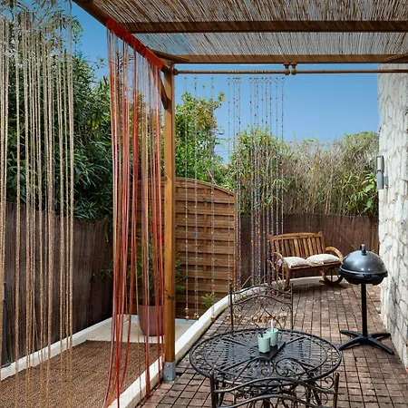 Terrasse La Roulotte Du Tzigane Mandara Antibes Appartamento *